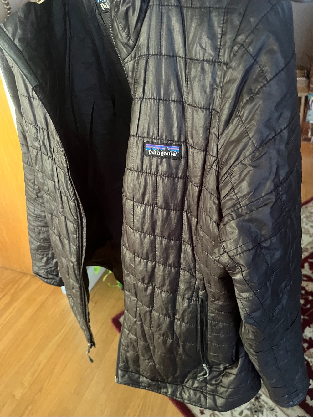 Medium Black Women’s Nano Puff - Picture 5 of 9